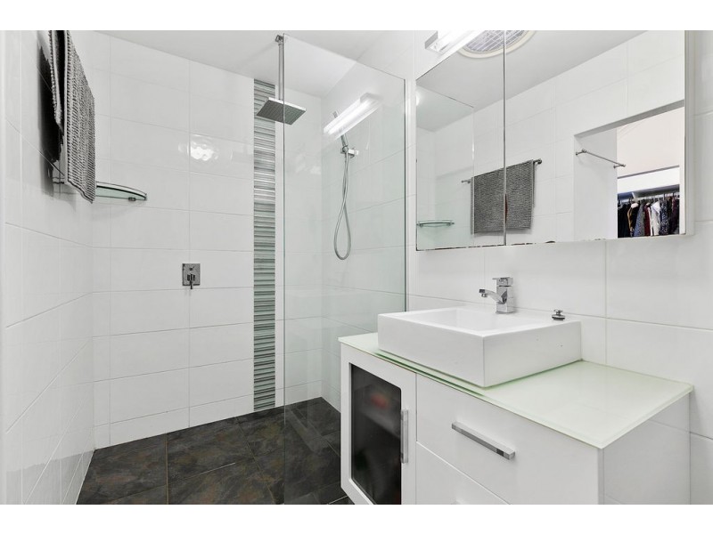 337 UPPER ESPLANADE, Manly QLD 4179