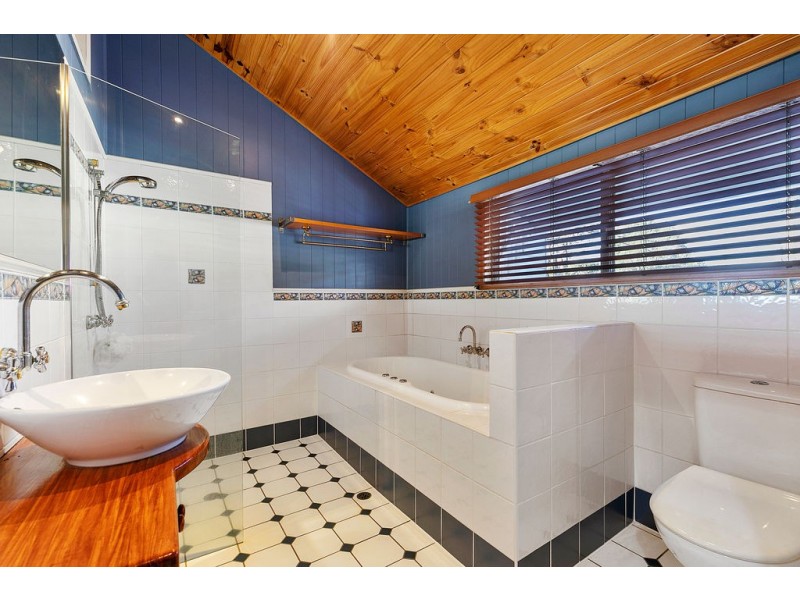 337 UPPER ESPLANADE, Manly QLD 4179