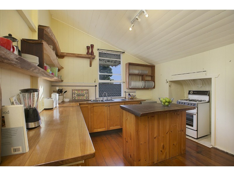 15 CALDWELL STREET, Manly West QLD 4179