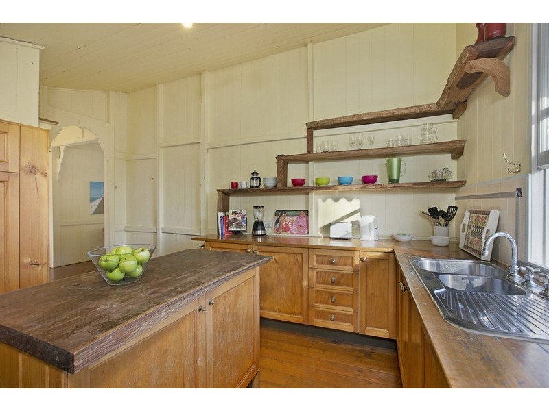 15 CALDWELL STREET, Manly West QLD 4179