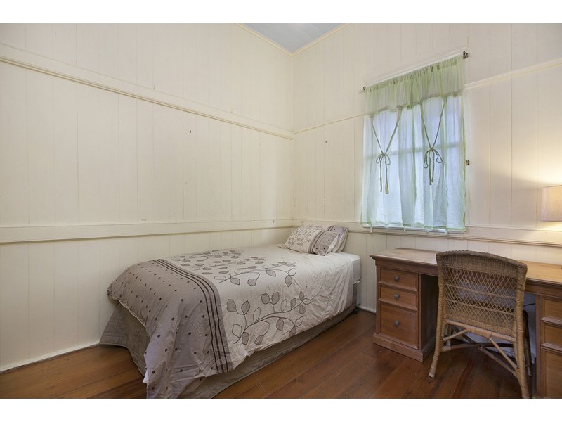 15 CALDWELL STREET, Manly West QLD 4179