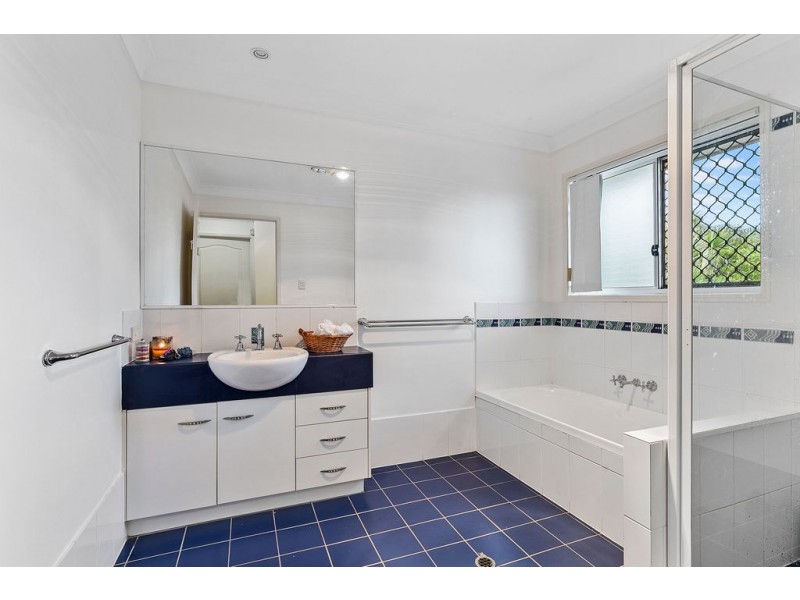 7 DANE COURT, Manly West QLD 4179