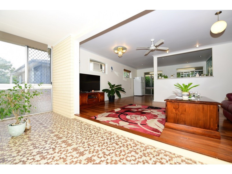 42 INGLESTON STREET, Wynnum West QLD 4178