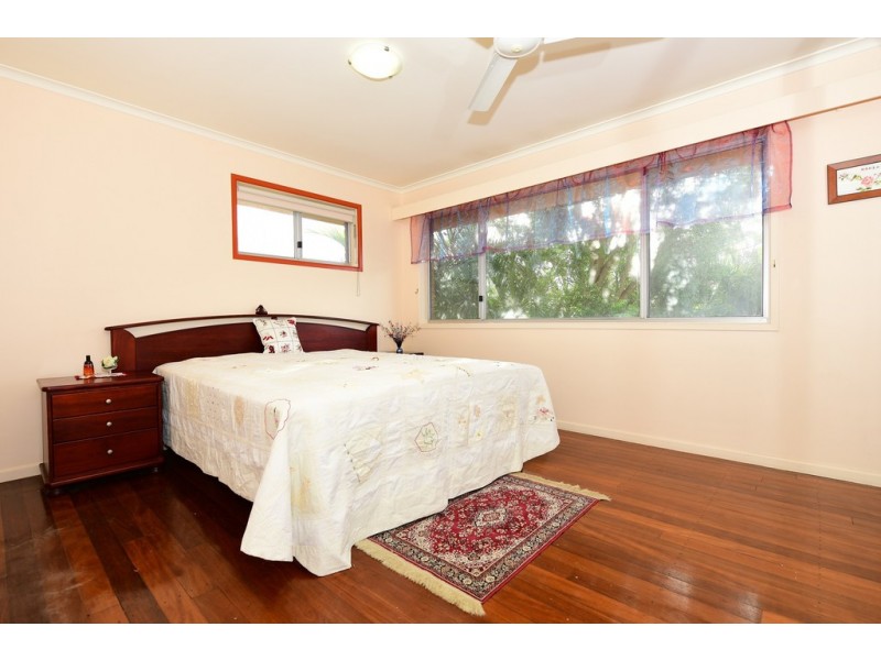 42 INGLESTON STREET, Wynnum West QLD 4178