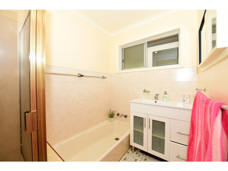 42 INGLESTON STREET, Wynnum West QLD 4178