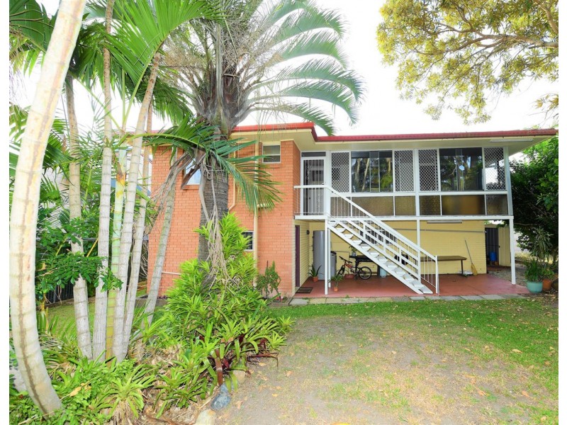 42 INGLESTON STREET, Wynnum West QLD 4178