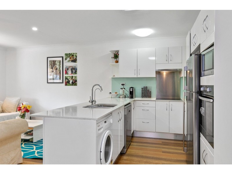 2 / 59 EMSWORTH STREET, Wynnum QLD 4178