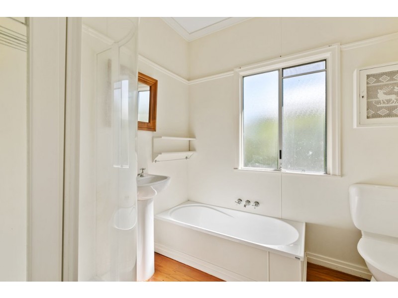 865 ESPLANADE, Lota QLD 4179