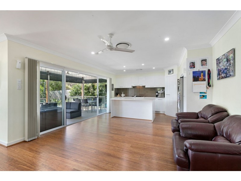 27 PARRAMATTA STREET, Manly QLD 4179