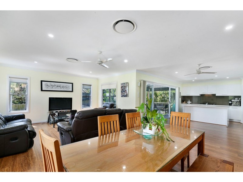 27 PARRAMATTA STREET, Manly QLD 4179