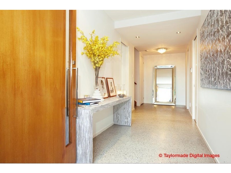 575 Royal Esplanade, Manly QLD 4179