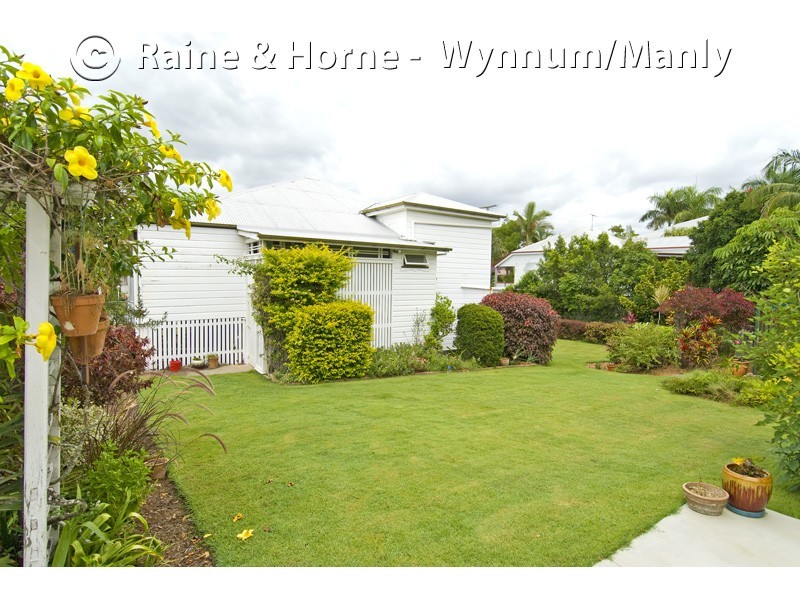 155 Cambridge Pde, Manly QLD 4179