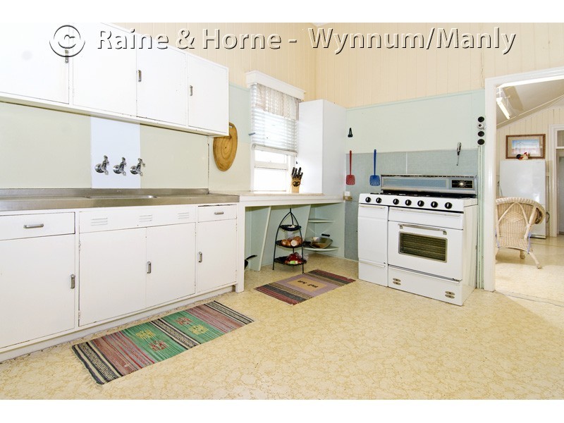 155 Cambridge Pde, Manly QLD 4179