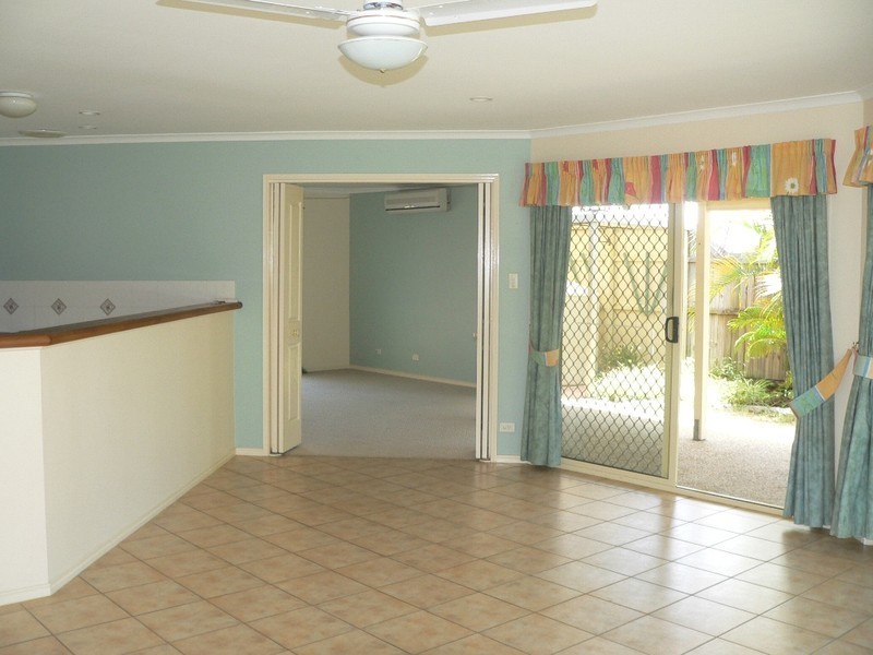 2 Murdock Pl, Wakerley QLD 4154