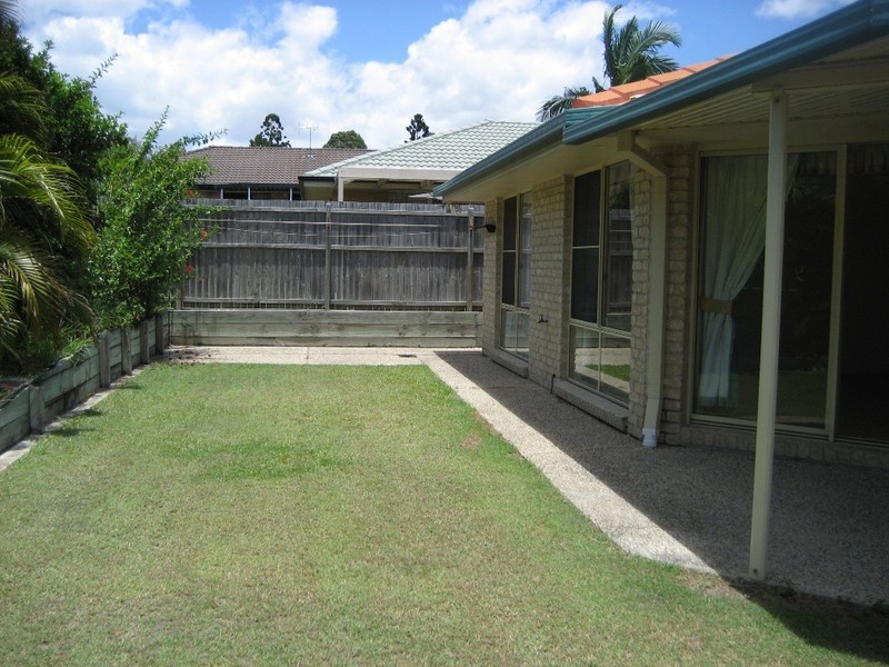 2 Murdock Pl, Wakerley QLD 4154