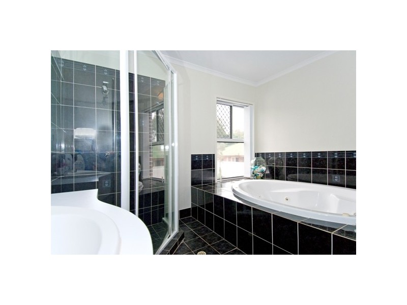 5 Auriga Close, Wynnum QLD 4178