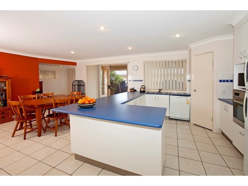 24 Willis St, Wakerley QLD 4154