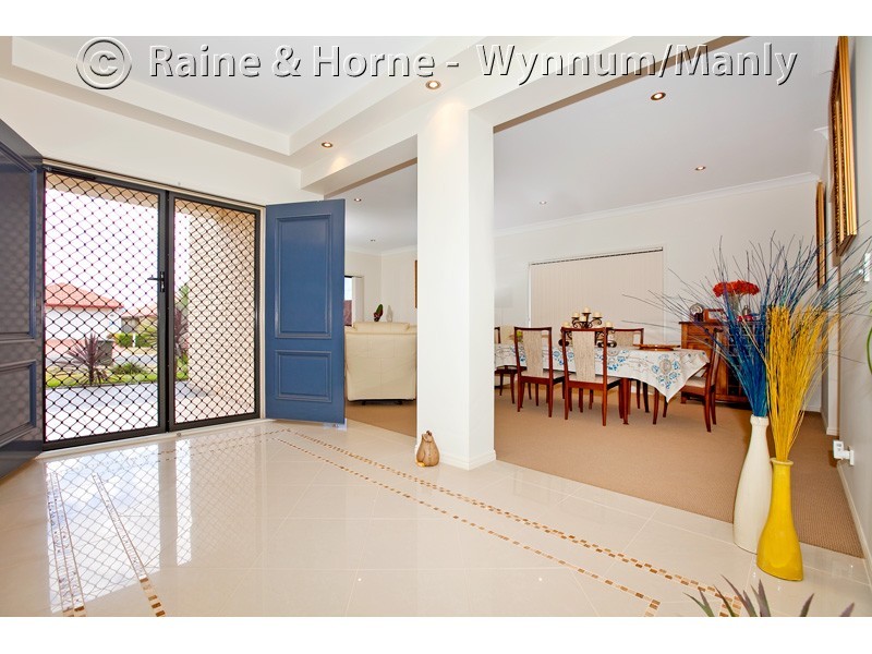 55 Gordon Cres, Wakerley QLD 4154