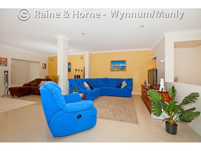 55 Gordon Cres, Wakerley QLD 4154