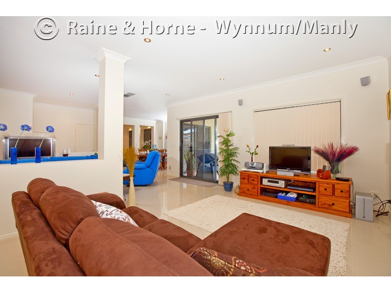 55 Gordon Cres, Wakerley QLD 4154