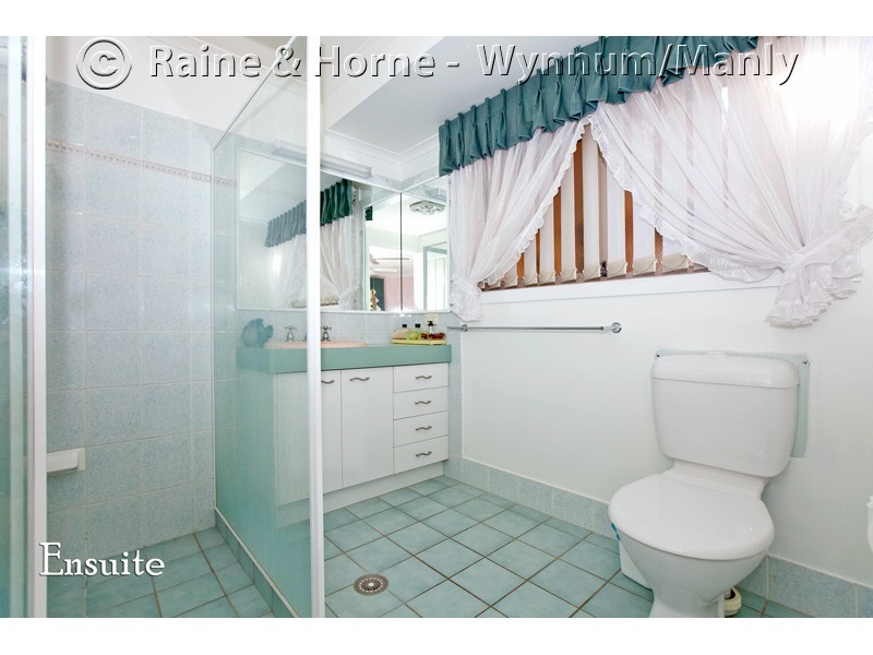 27 Greggor Street, Wynnum West QLD 4178