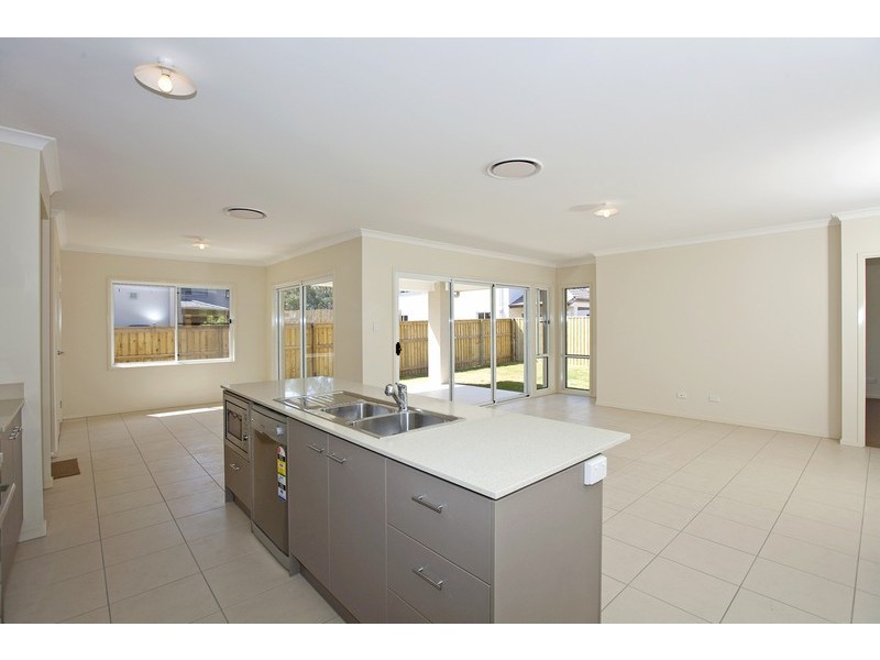 4 Lennox Close, Manly West QLD 4179