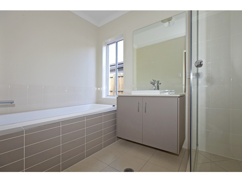 4 Lennox Close, Manly West QLD 4179