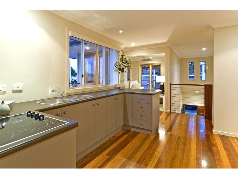 92 Kingsley Terrace, Manly QLD 4179