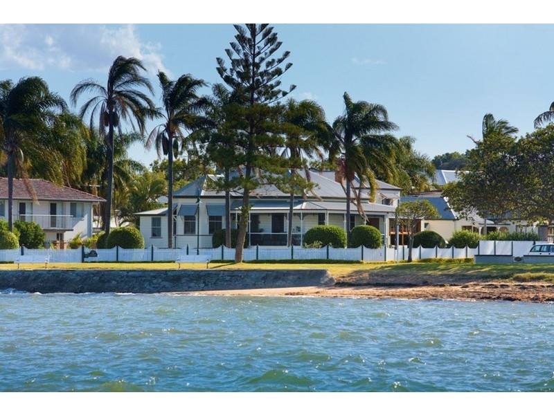 25 Waterloo Esplanade, Wynnum QLD 4178