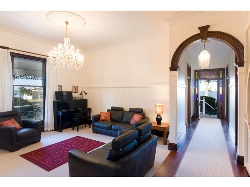 25 Waterloo Esplanade, Wynnum QLD 4178