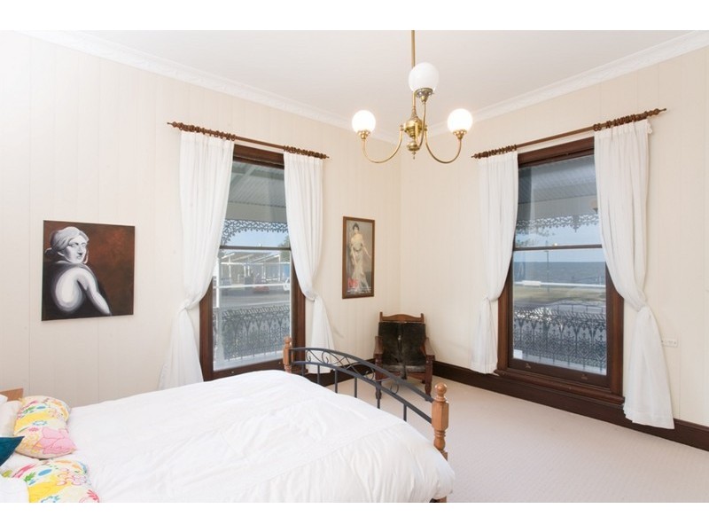 25 Waterloo Esplanade, Wynnum QLD 4178