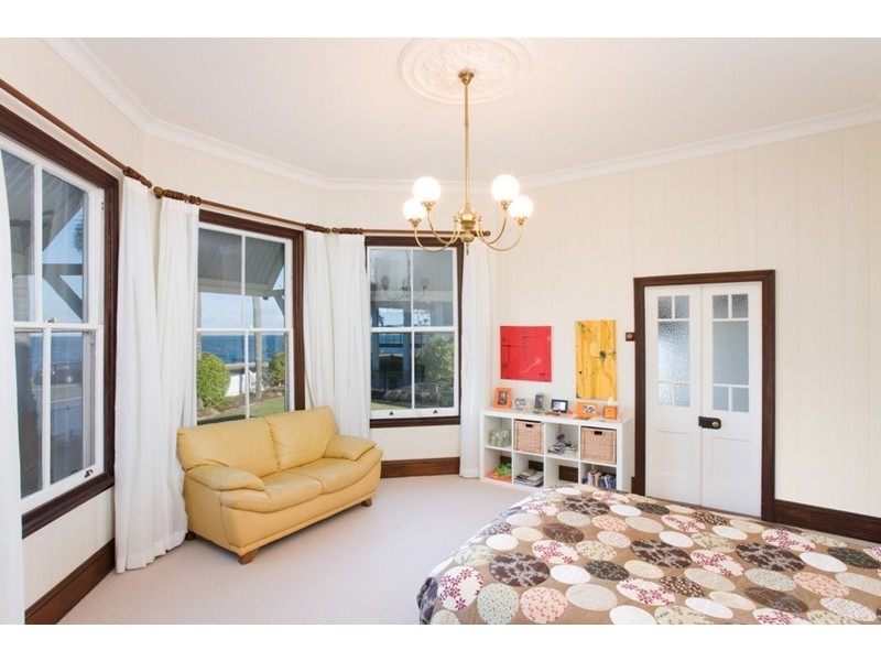 25 Waterloo Esplanade, Wynnum QLD 4178