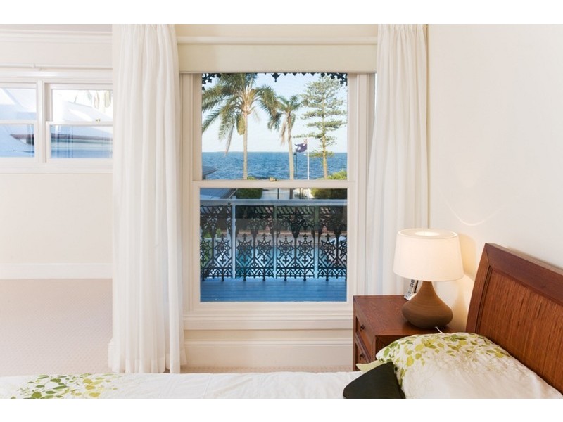 25 Waterloo Esplanade, Wynnum QLD 4178