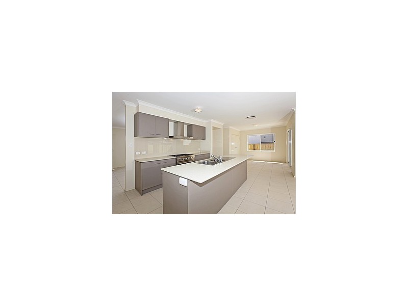 4 Lennox Close, Manly West QLD 4179