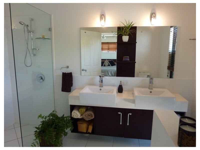 51 Peel Street, Manly QLD 4179