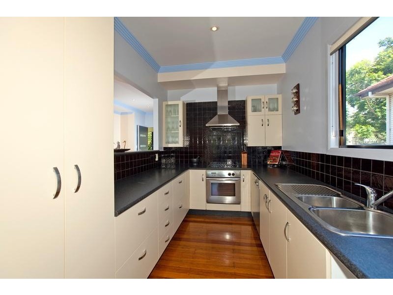 92 EMPIRE AVE, Manly West QLD 4179