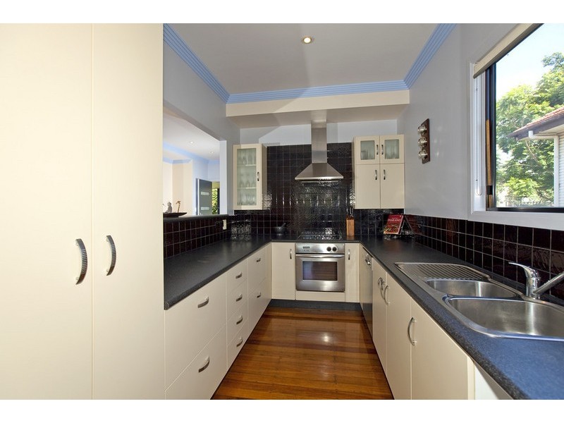 92 EMPIRE AVE, Manly West QLD 4179