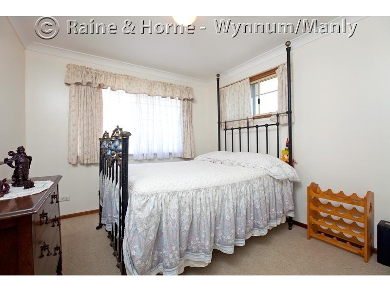 18 Irvine Place, Wynnum West QLD 4178