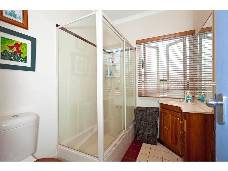 8 Bird Street, Manly QLD 4179