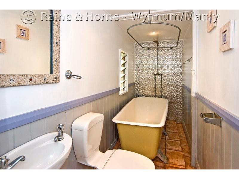 45 Benalla Street, Manly QLD 4179