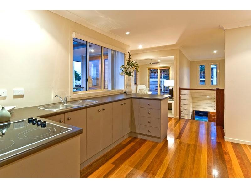 92 Kingsley Terrace, Manly QLD 4179