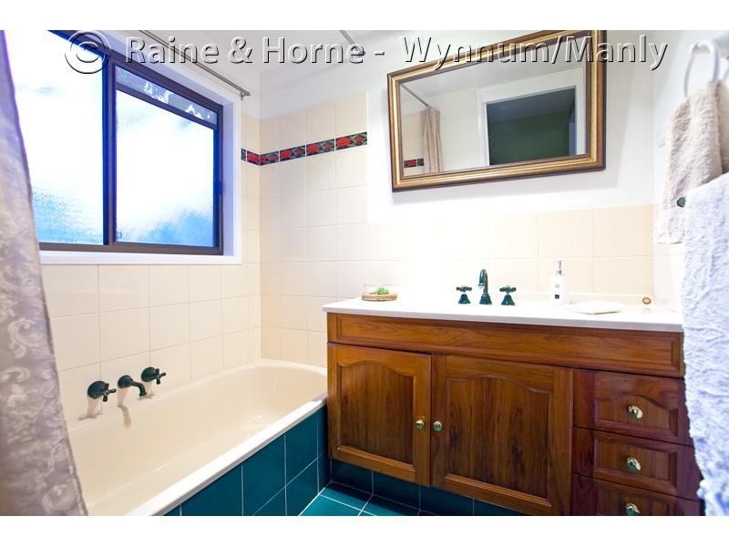 76 Kamarin Street, Manly West QLD 4179