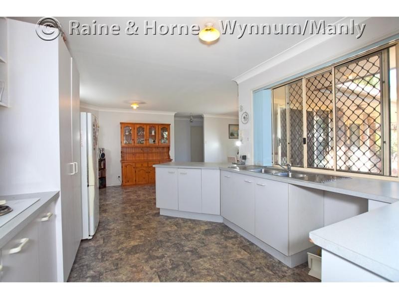 42 Plaza Street, Wynnum West QLD 4178