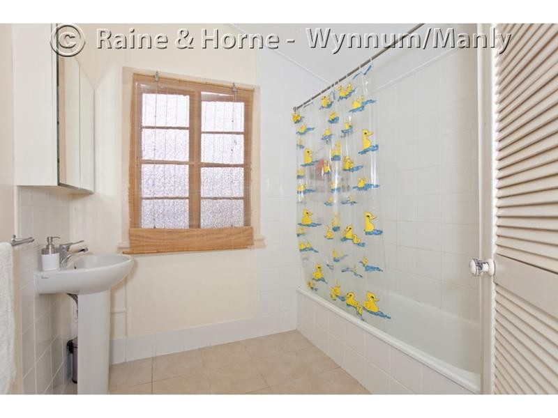 233 Whites Rd, Lota QLD 4179