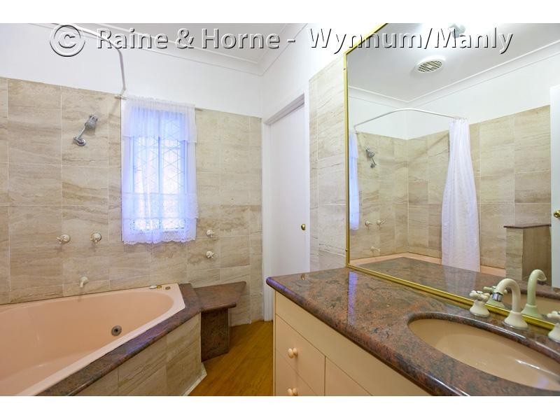 66 Wondall Road, Wynnum West QLD 4178