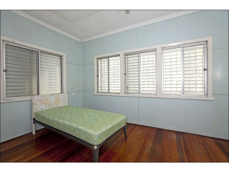 96 Melville Terrace, Manly QLD 4179