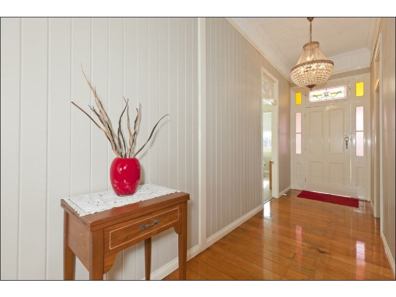 16 Agnes Street, Wynnum QLD 4178