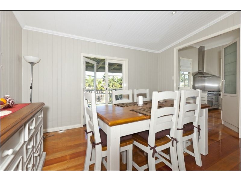 16 Agnes Street, Wynnum QLD 4178