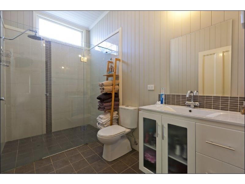 16 Agnes Street, Wynnum QLD 4178