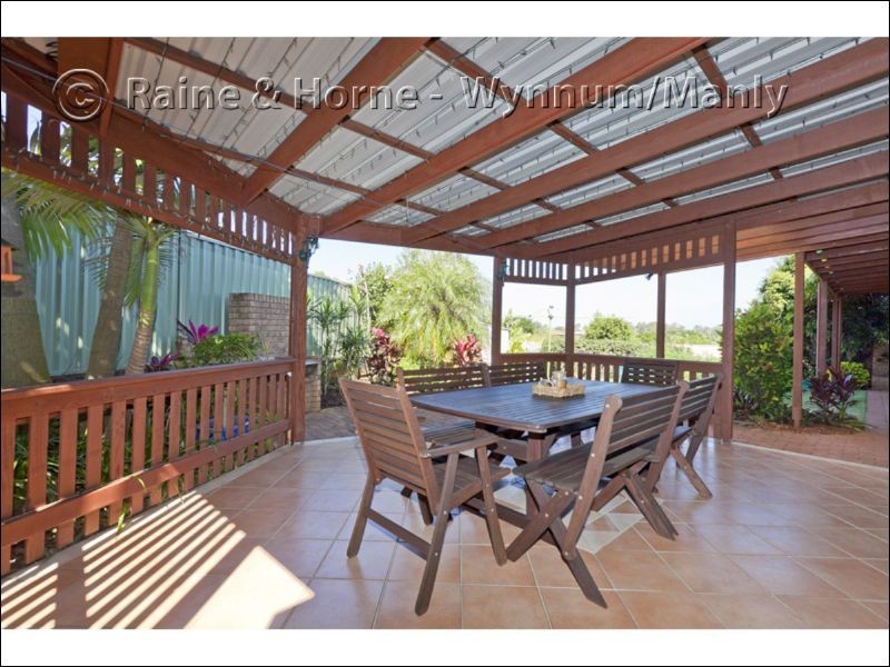 3 Scanlen Crescent, Wynnum West QLD 4178